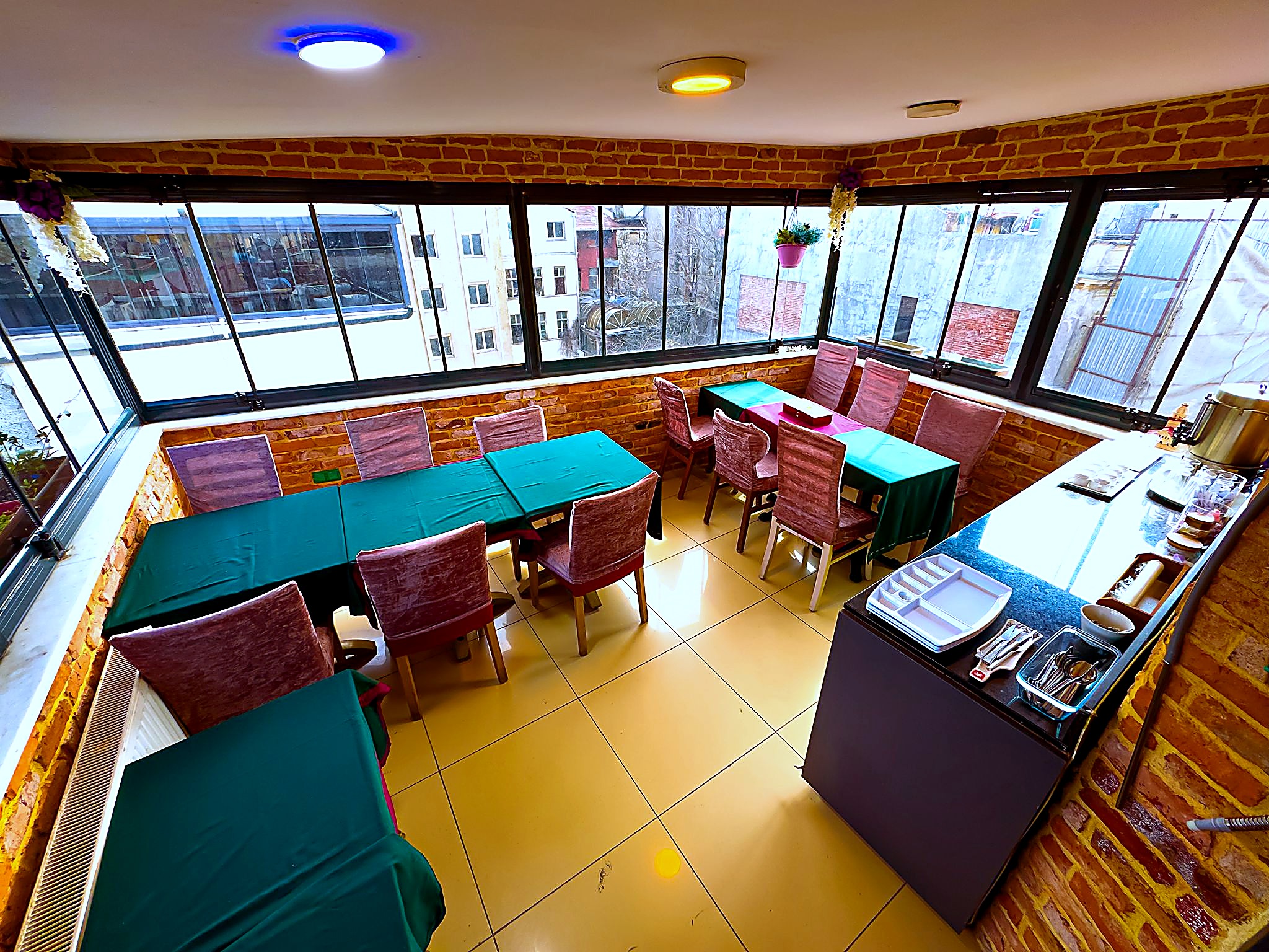 Restaurant & kitchen 2