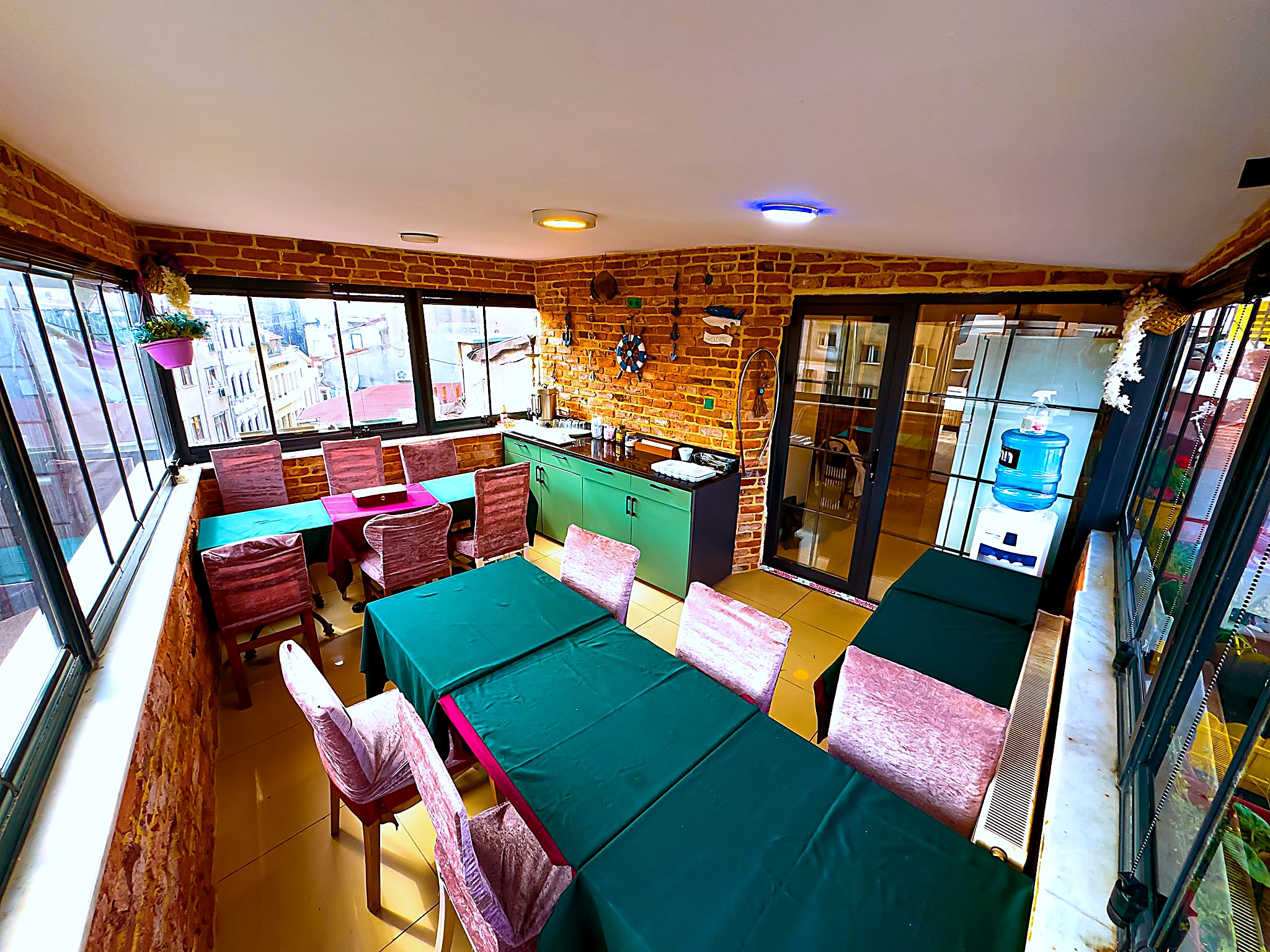 Restaurant & kitchen 3