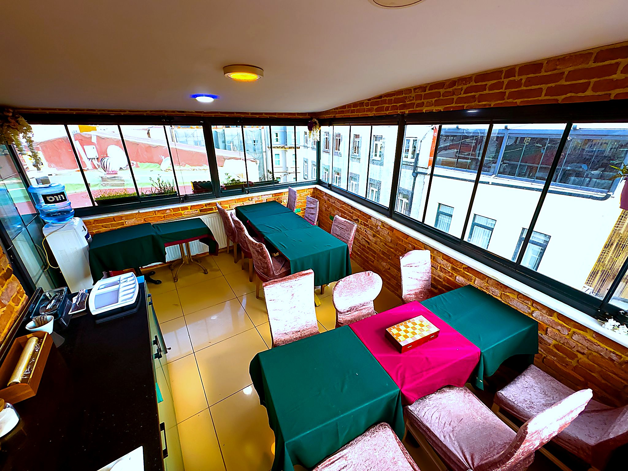 Restaurant & kitchen 1